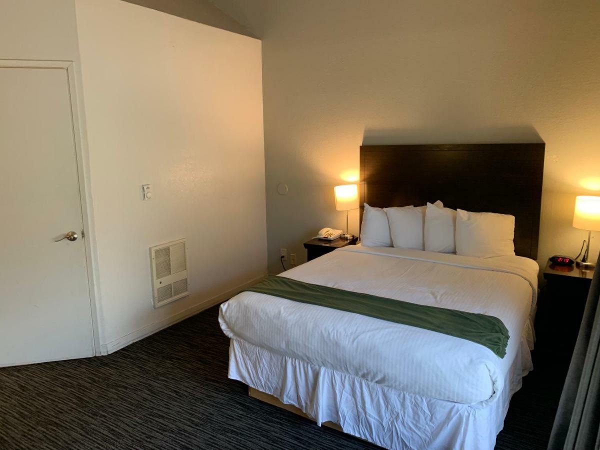 Cannery Row Inn Monterey Room photo